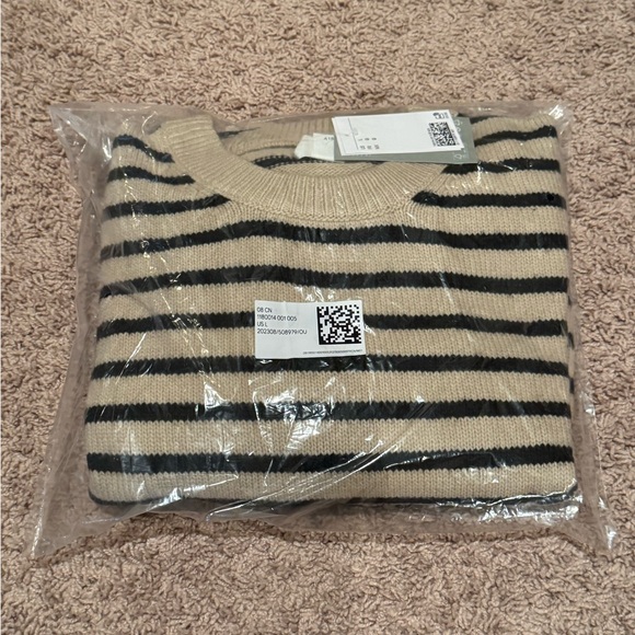 H&M Beige Striped Short Sweater - Picture 2 of 6